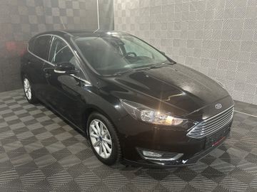 Gebrauchtwagen Ford Focus Focus Lim.*TITANIUM*R.KAM-SPUR-TEMPO-SHZ-NAV-LHZ in Horb am Neckar