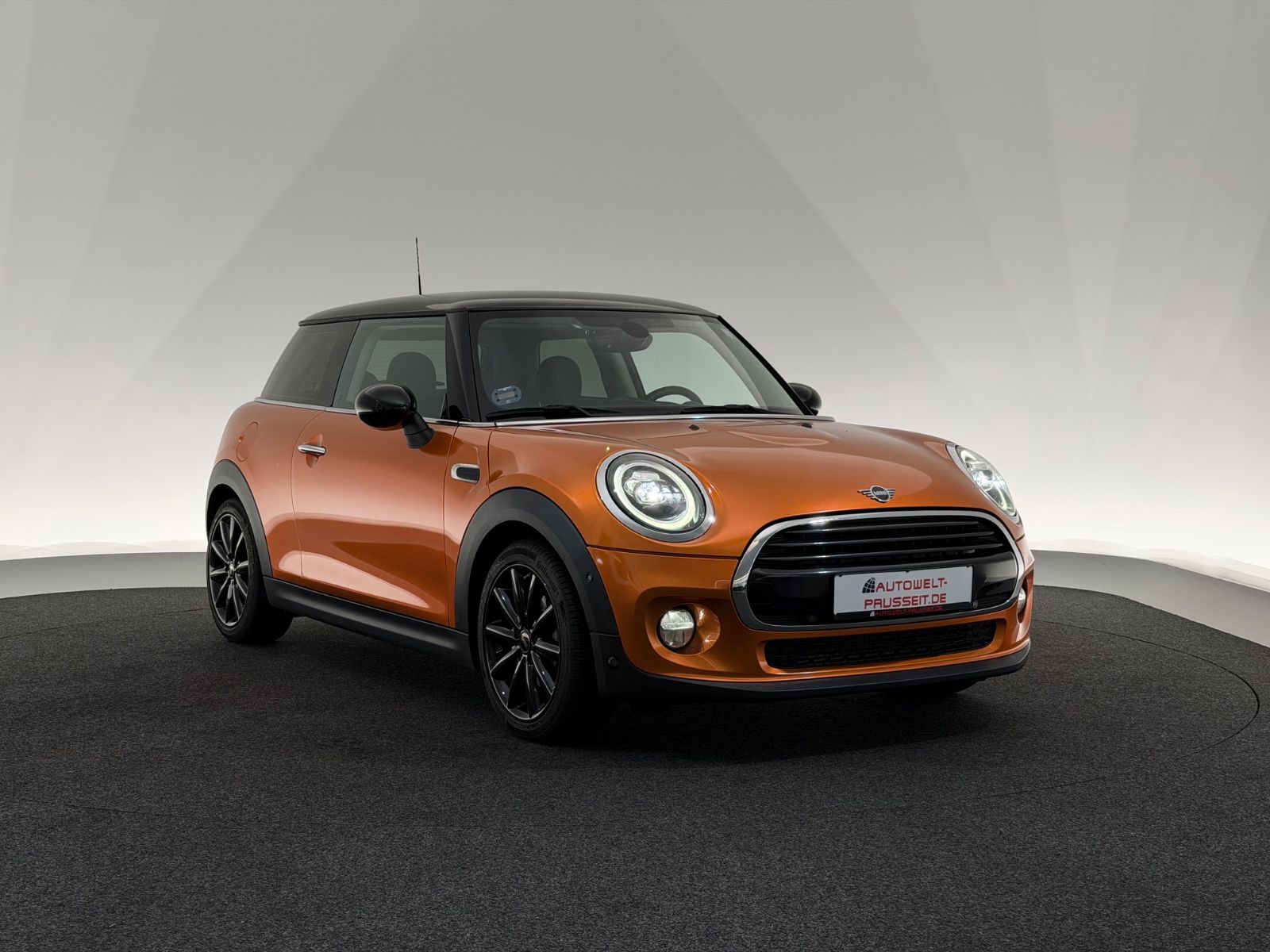 Gebrauchtwagen MINI Cooper Cooper 1.5*CHILLI*LED-DCC-SHZ-PDC-TEMPO-SP.STZ in Horb am Neckar